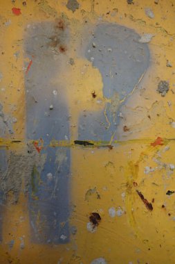 Sıkıntılı Durum Tipografisi ile Yazılan Harf Bulundu