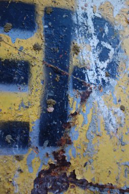 Sıkıntılı Durum Tipografisi ile Yazılan Harf Bulundu