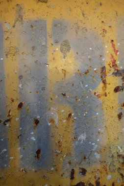 Sıkıntılı Durum Tipografisi ile Yazılan Harf Bulundu