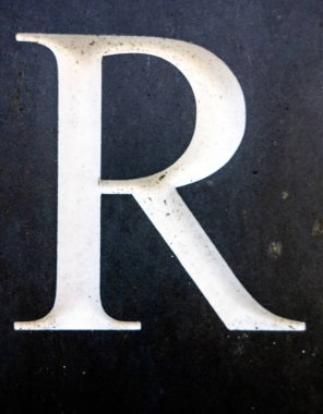 Sıkıntılı Durum Tipografisi ile Yazılan Harf Bulundu