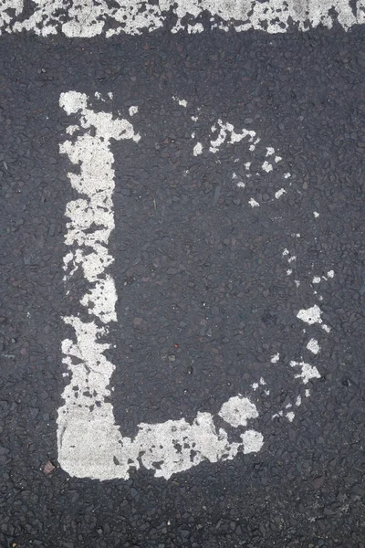 Sıkıntılı Durum Tipografisi ile Yazılan Harf Bulundu