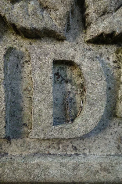 Sıkıntılı Durum Tipografisi ile Yazılan Harf Bulundu