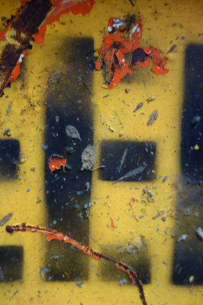 Sıkıntılı Durum Tipografisi ile Yazılan Harf Bulundu