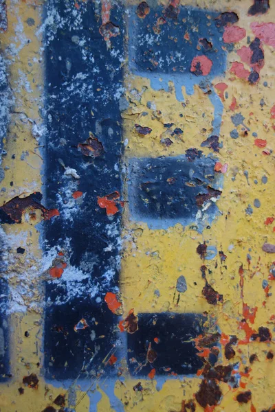 Sıkıntılı Durum Tipografisi ile Yazılan Harf Bulundu