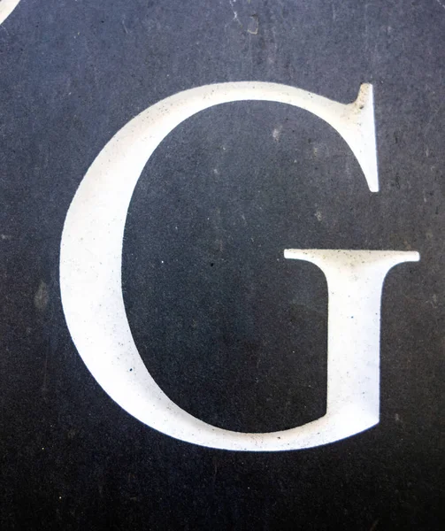 Sıkıntılı Durum Tipografisi ile Yazılan Harf Bulundu