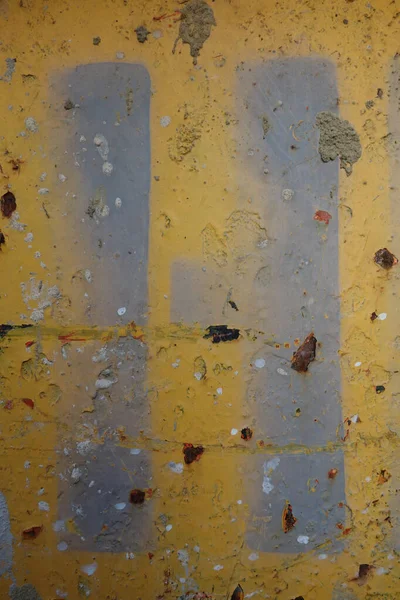 Sıkıntılı Durum Tipografisi ile Yazılan Harf Bulundu