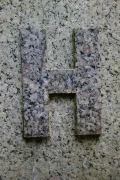 Sıkıntılı Durum Tipografisi ile Yazılan Harf Bulundu