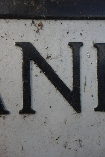 Sıkıntılı Durum Tipografisi ile Yazılan Harf Bulundu