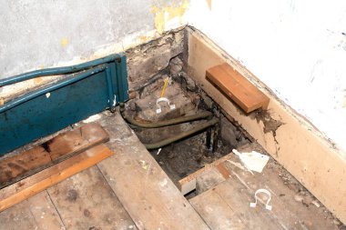 Yukarı Çekilen Döşeme Gösterme Boru ve Etek Kirleme