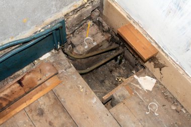 Yukarı Çekilen Döşeme Gösterme Boru ve Etek Kirleme