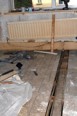 Yukarı Çekilen Döşeme Gösterme Boru ve Etek Kirleme