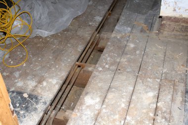 Yukarı Çekilen Döşeme Gösterme Boru ve Etek Kirleme