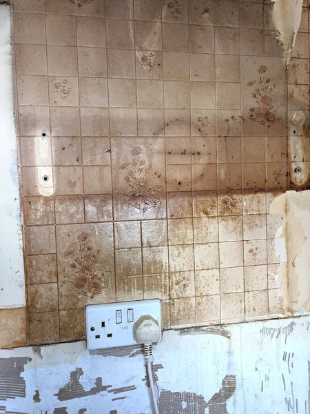 Grime Unhygenic Greasy Old Kitchen Tiles Being Taken Renovation Project — Fotografia de Stock