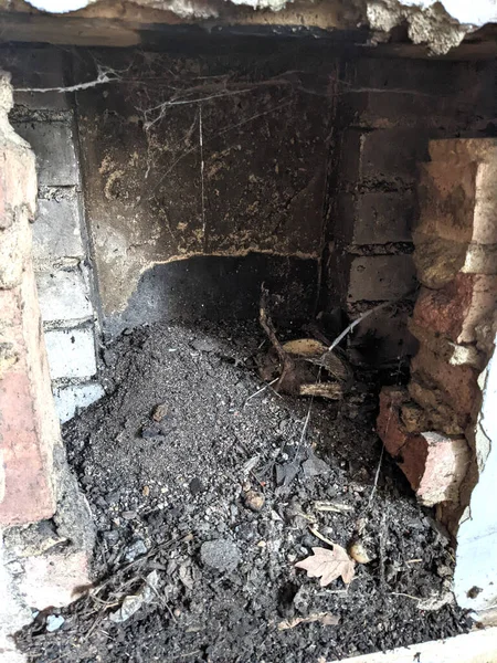 Old Filthy Fireplace Covered Soot Renovation Project — Foto de Stock