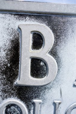 Sıkıntılı Durum Tipografisi ile Yazılan Harf Bulundu