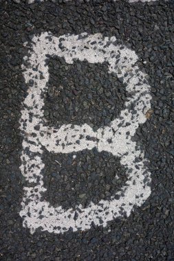 Sıkıntılı Durum Tipografisi ile Yazılan Harf Bulundu