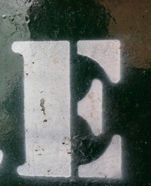 Sıkıntılı Durum Tipografisi ile Yazılan Harf Bulundu