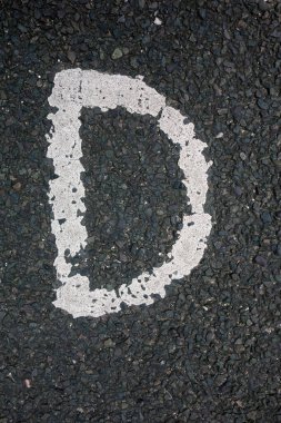 Sıkıntılı Durum Tipografisi ile Yazılan Harf Bulundu