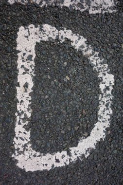 Sıkıntılı Durum Tipografisi ile Yazılan Harf Bulundu