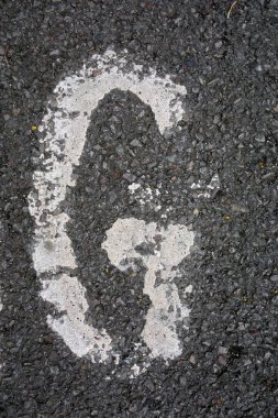 Sıkıntılı Durum Tipografisi ile Yazılan Harf Bulundu