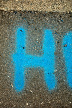 Sıkıntılı Durum Tipografisi ile Yazılan Harf Bulundu