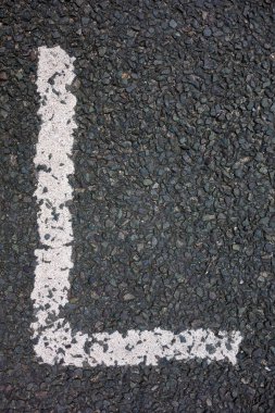 Sıkıntılı Durum Tipografisi ile Yazılan Harf Bulundu