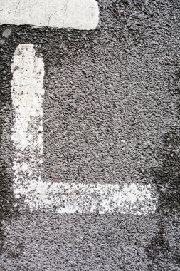 Sıkıntılı Durum Tipografisi ile Yazılan Harf Bulundu