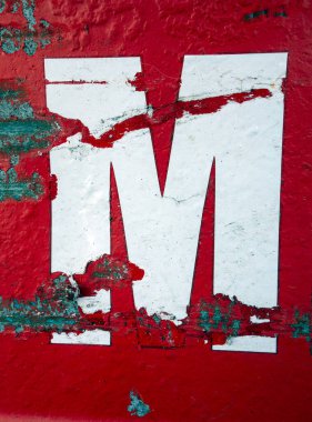 Sıkıntılı Durum Tipografisi ile Yazılan Harf Bulundu