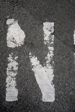 Sıkıntılı Durum Tipografisi ile Yazılan Harf Bulundu