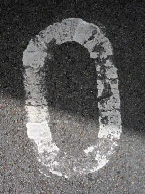 Sıkıntılı Durum Tipografisi ile Yazılan Harf Bulundu