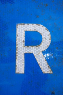 Sıkıntılı Durum Tipografisi ile Yazılan Harf Bulundu