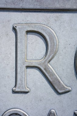 Sıkıntılı Durum Tipografisi ile Yazılan Harf Bulundu