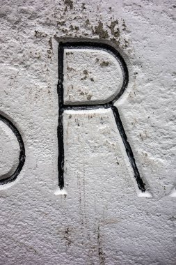 Sıkıntılı Durum Tipografisi ile Yazılan Harf Bulundu