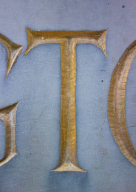 Sıkıntılı Durum Tipografisi ile Yazılan Harf Bulundu