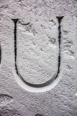 Sıkıntılı Durum Tipografisi ile Yazılan Harf Bulundu