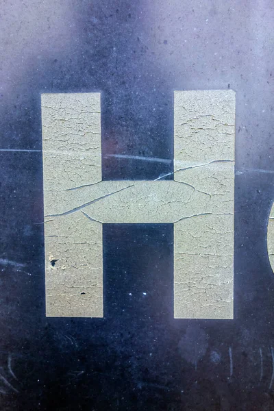 Sıkıntılı Durum Tipografisi ile Yazılan Harf Bulundu