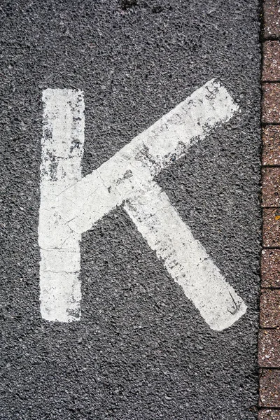 Sıkıntılı Durum Tipografisi ile Yazılan Harf Bulundu