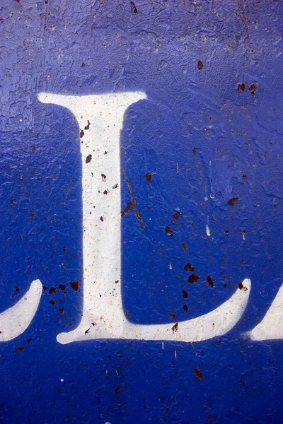 Sıkıntılı Durum Tipografisi ile Yazılan Harf Bulundu