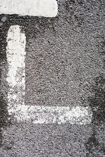 Sıkıntılı Durum Tipografisi ile Yazılan Harf Bulundu