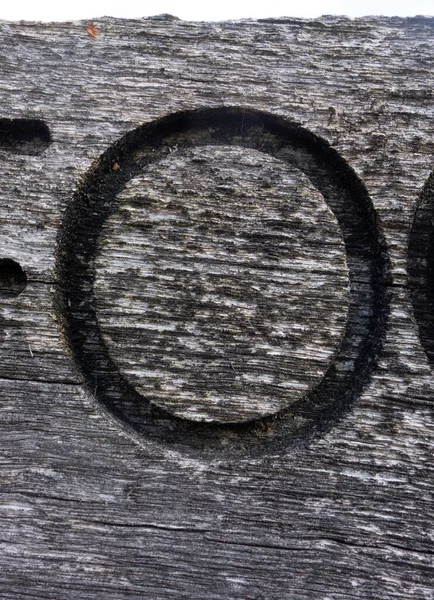 Sıkıntılı Durum Tipografisi ile Yazılan Harf Bulundu