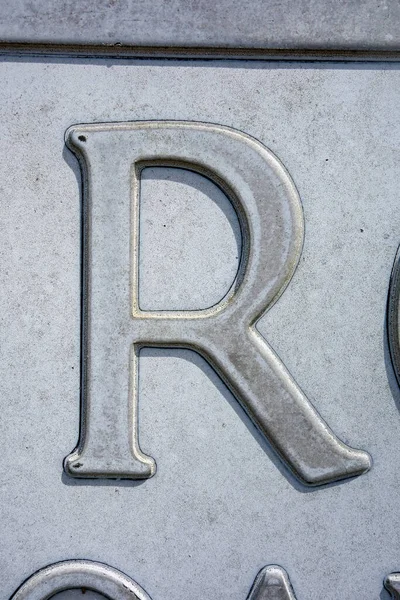 Sıkıntılı Durum Tipografisi ile Yazılan Harf Bulundu