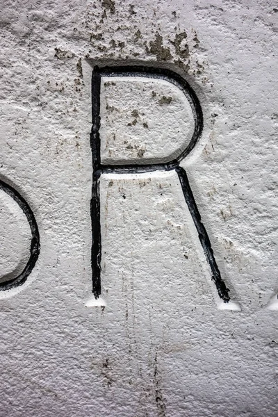 Sıkıntılı Durum Tipografisi ile Yazılan Harf Bulundu