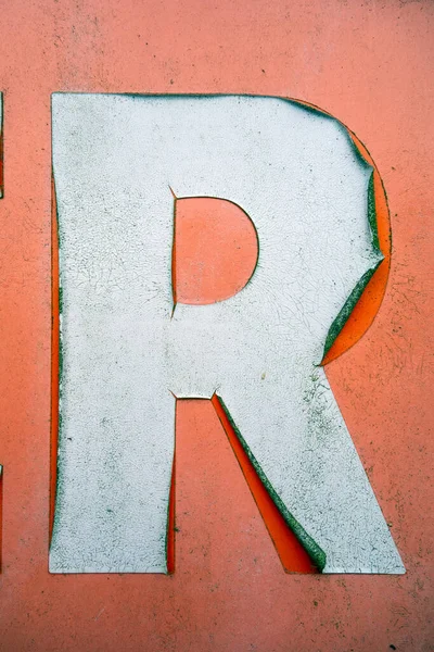 Sıkıntılı Durum Tipografisi ile Yazılan Harf Bulundu