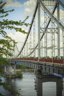 En büyük şehirde köprü.