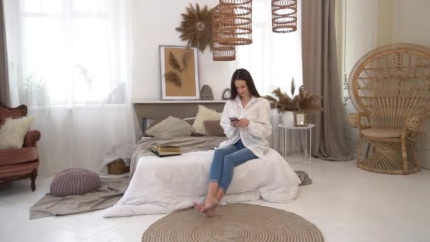 Slow Motion Woman Sitting Bed Morning Smart Phone Mobile Phone — Vídeo de Stock