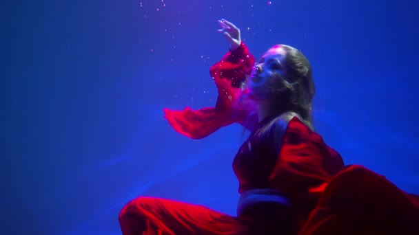 Slow Motion Portrait Girl Red Dress Water — Vídeo de stock