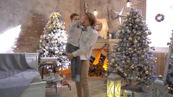 Slow Motion Dad Son Christmas Home — 图库视频影像