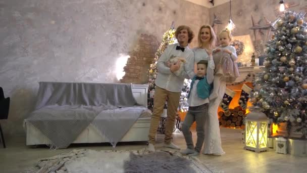 Slow Motion Beautiful Family Standing Christmas Tree — 图库视频影像