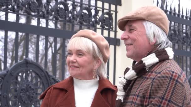 Slow Motion Portrait Old Man Woman Wearing Warm Clothing Together — Vídeo de stock