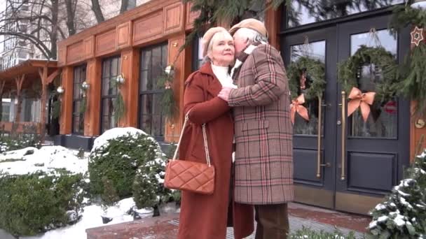 Slow Motion Elderly People Having Fun Valentine Day — Vídeo de stock